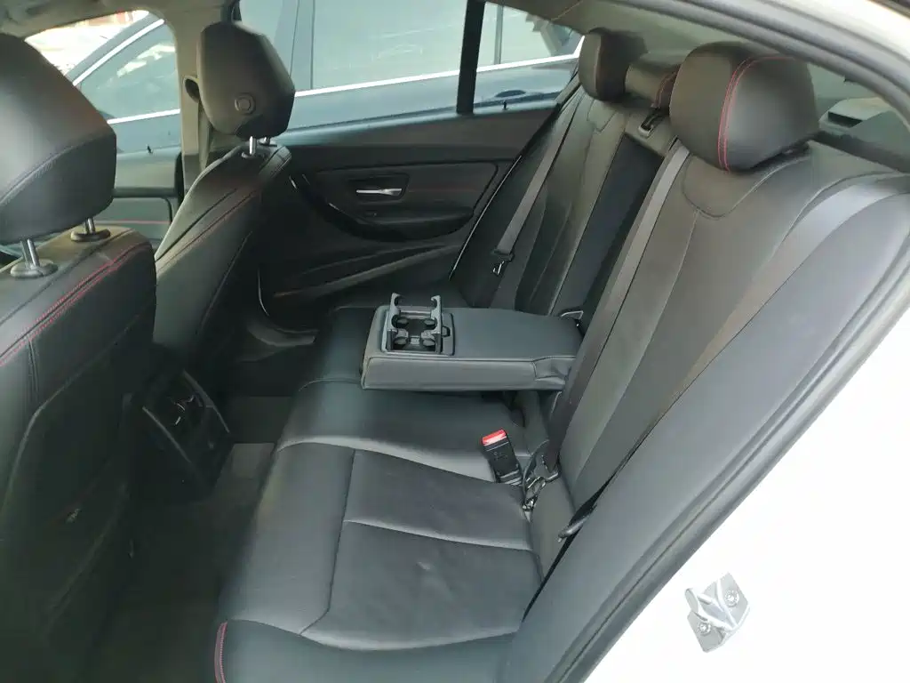 Photo 17 - BMW 3 Series