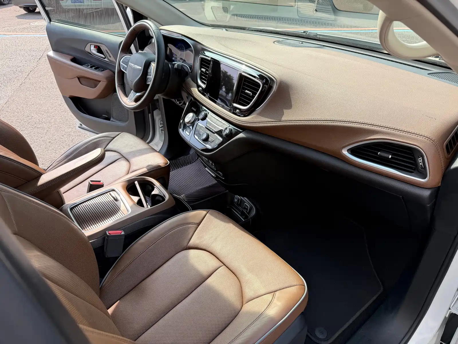 Фото 10 - Chrysler Pacifica