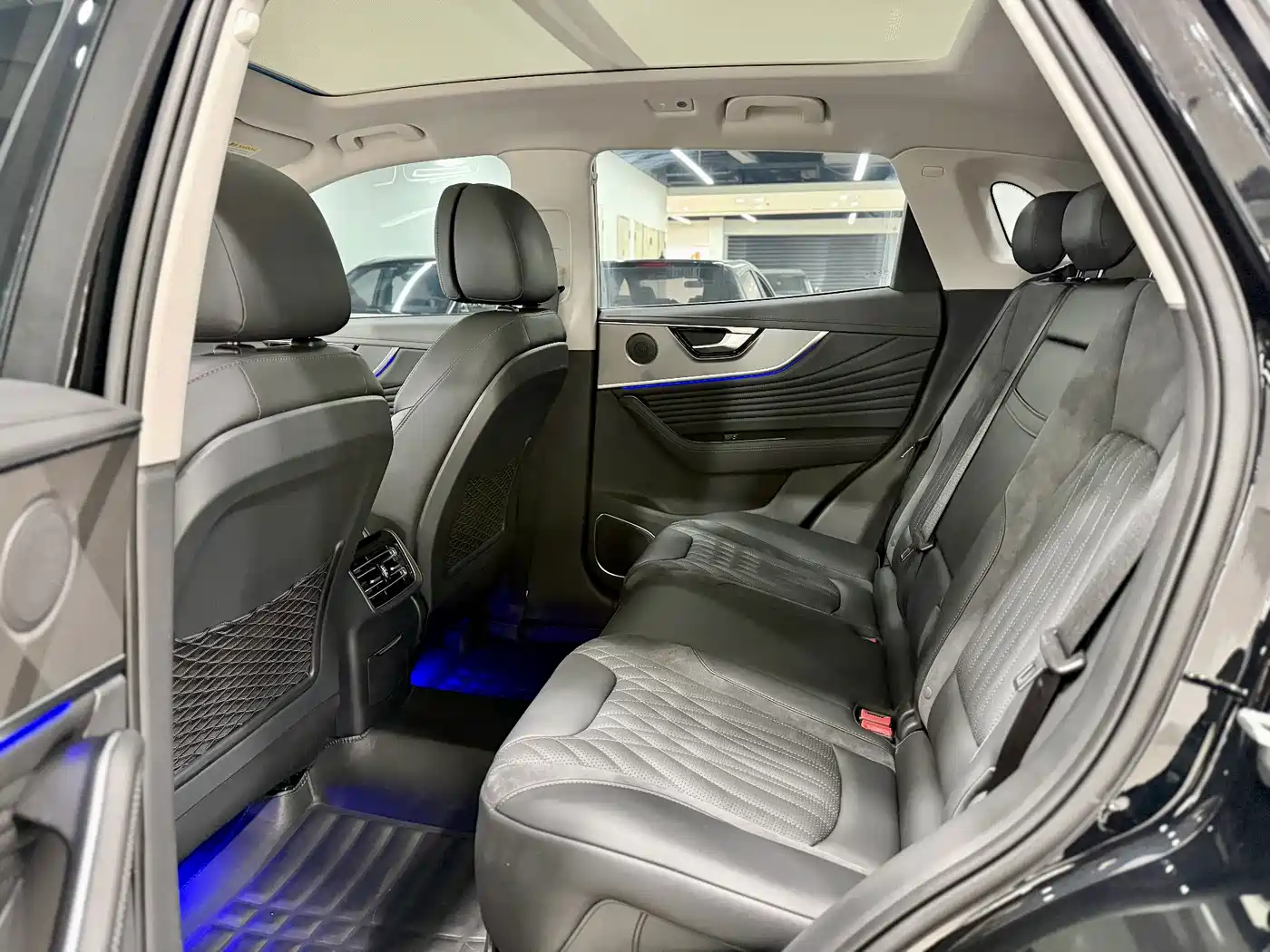 Фото 8 - Hongqi HS5