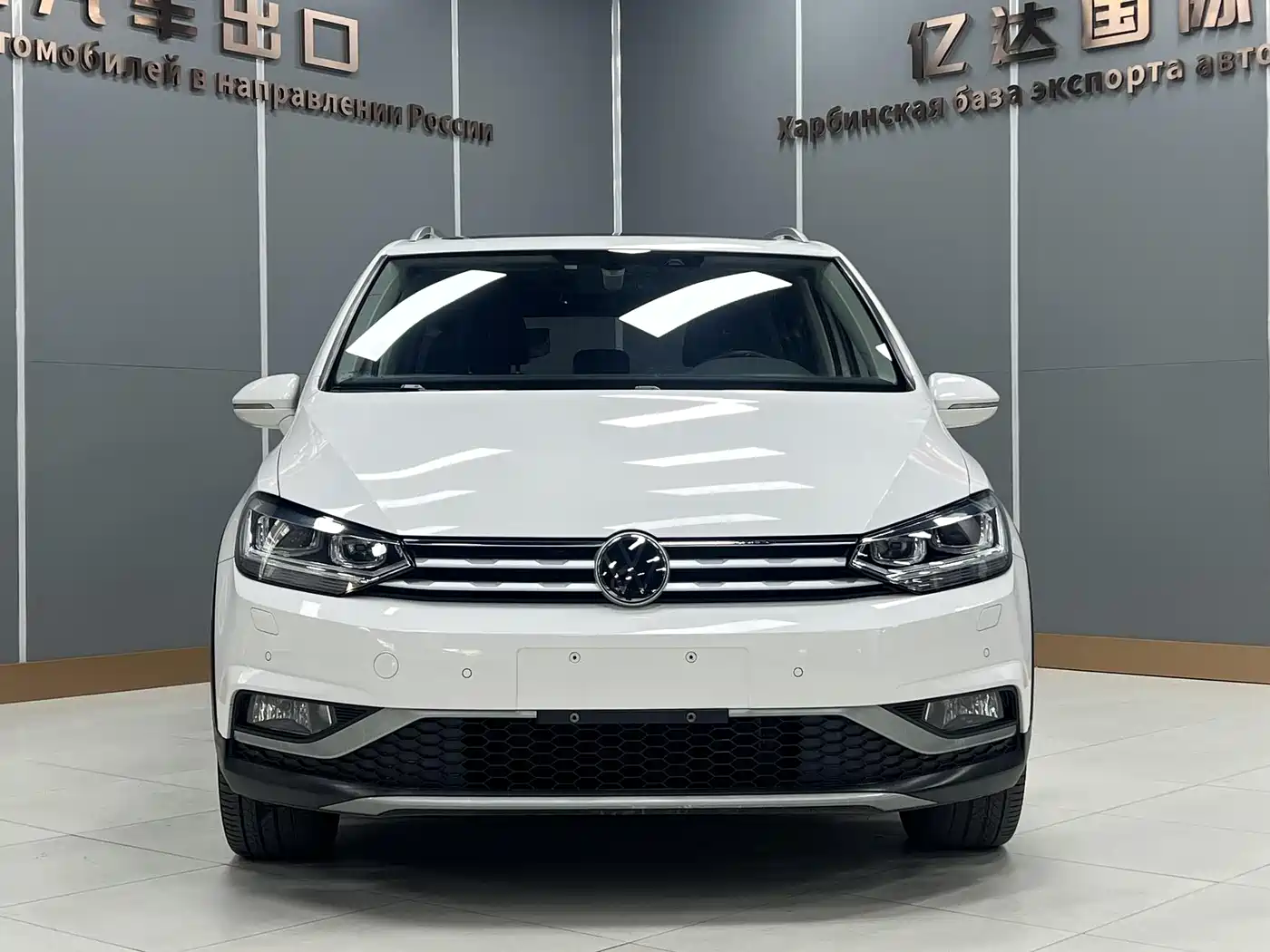 Volkswagen Touran 2021 Touran L 280TSI DSG Cross Luxury 7-Seater фото 2