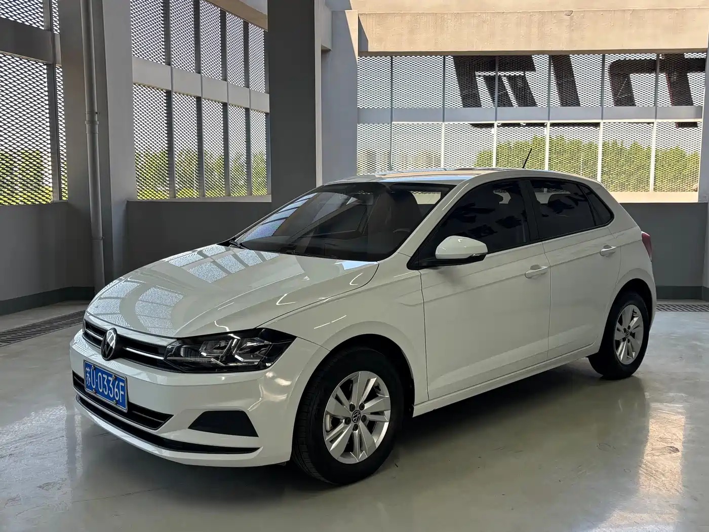 VOLKSWAGEN POLO
