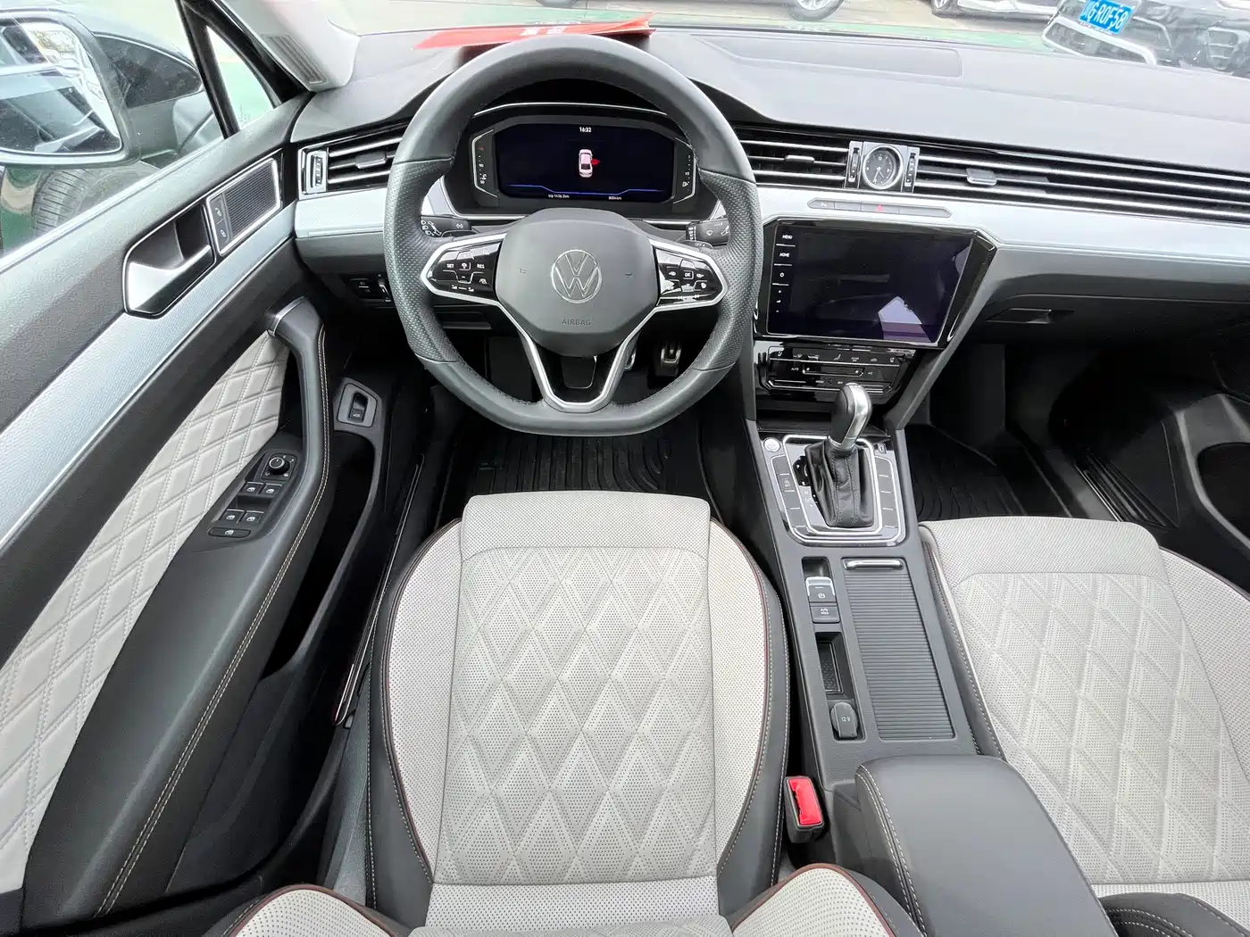 Volkswagen Magotan 2023 Model 2 Million Commemorative Edition 330TSI DSG Luxury фото 10