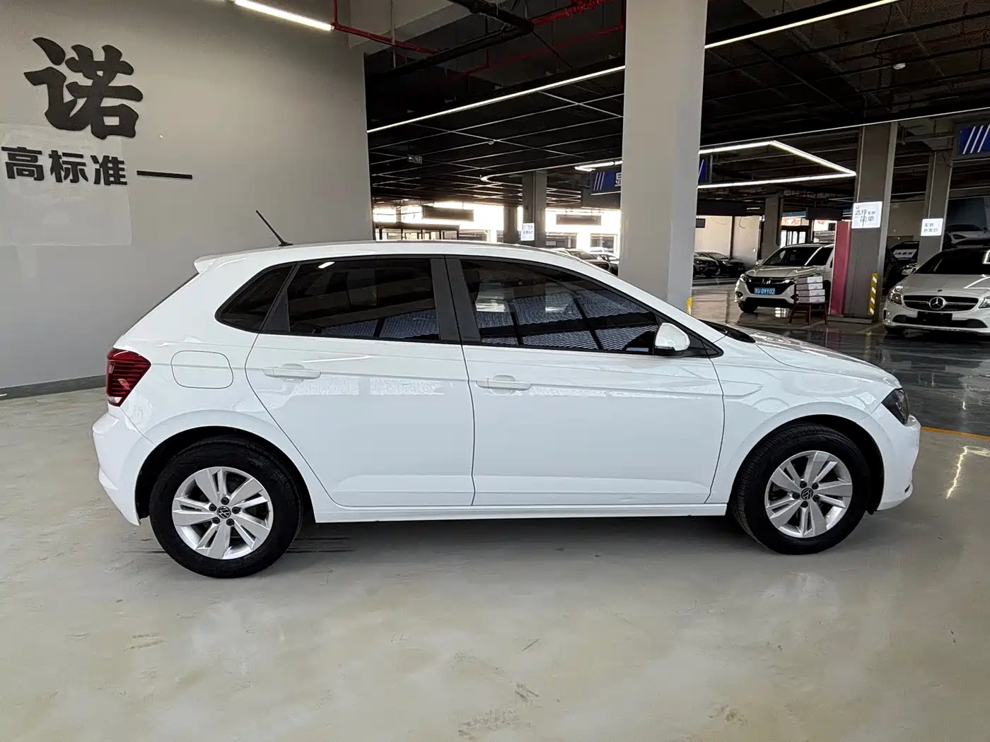 VOLKSWAGEN POLO
