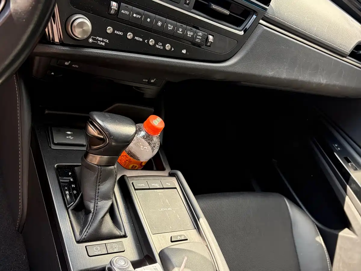 Фото 5 - Lexus ES