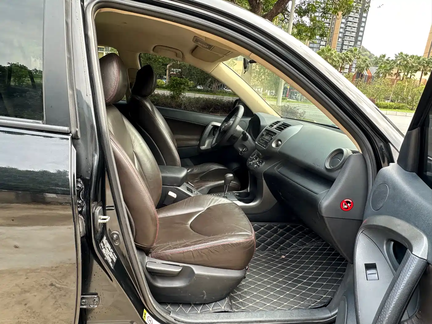 Toyota RAV4 Rongfang 2011 2.0L Automatic Classic Edition фото 9