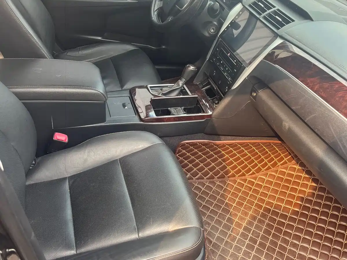 Toyota Camry 2016 2.0G 10th Anniversary Leading Edition фото 7