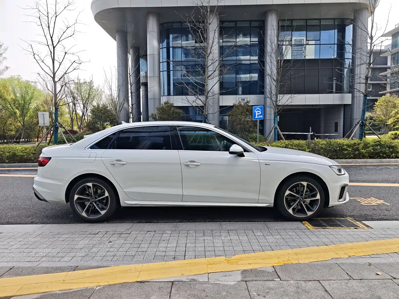 Audi A4L 2022 40 TFSI Luxury Dynamic фото 4