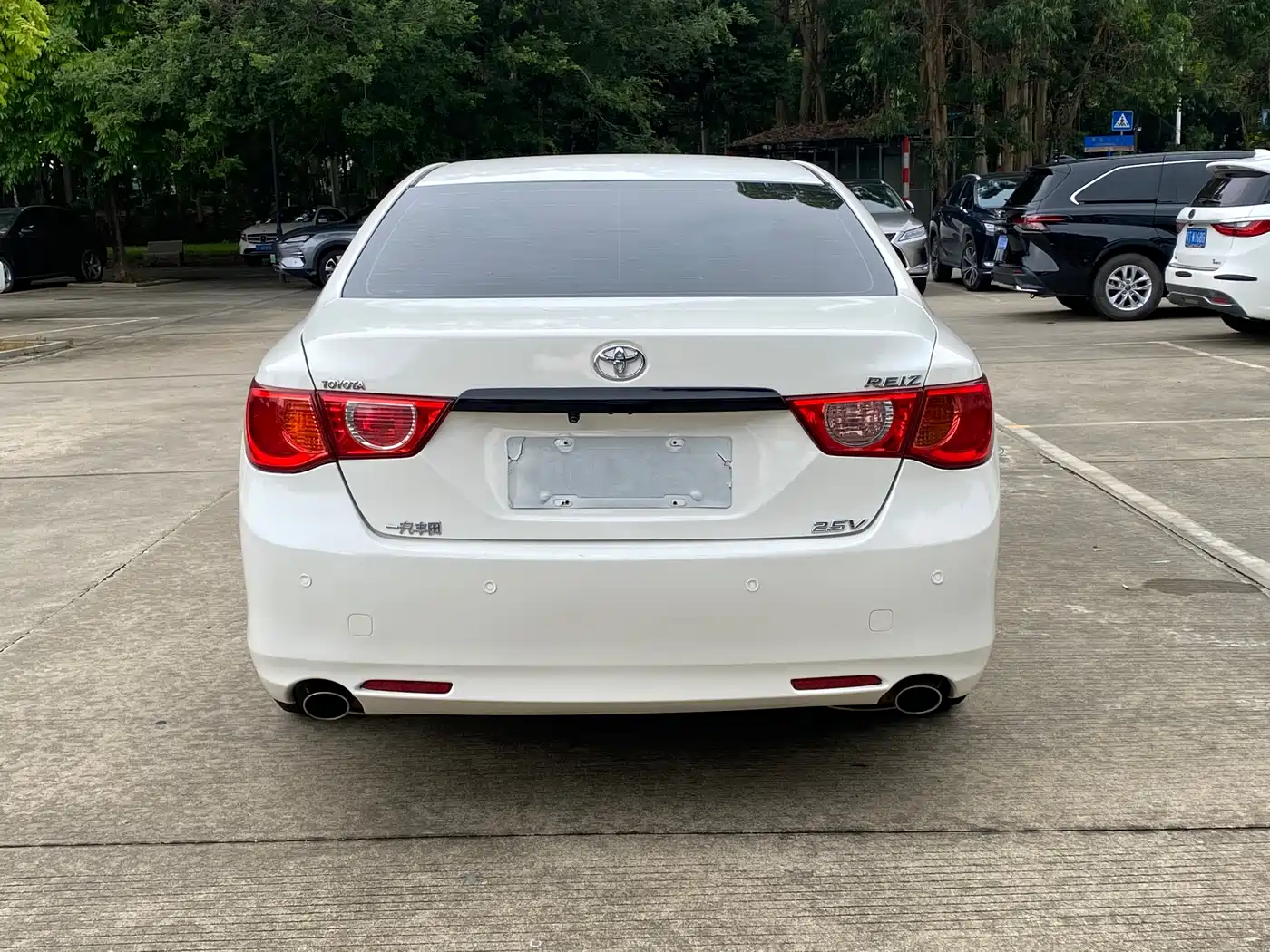 Toyota Reiz 2010 2.5V Elegance Elite Edition фото 5