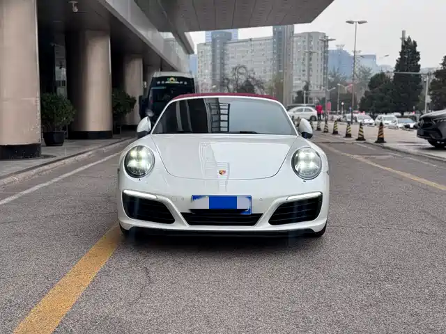 PORSCHE 911