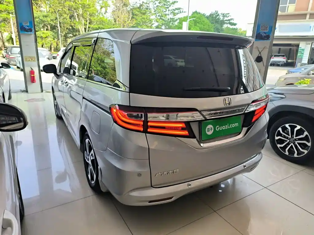 Фото 23 - Honda Odyssey
