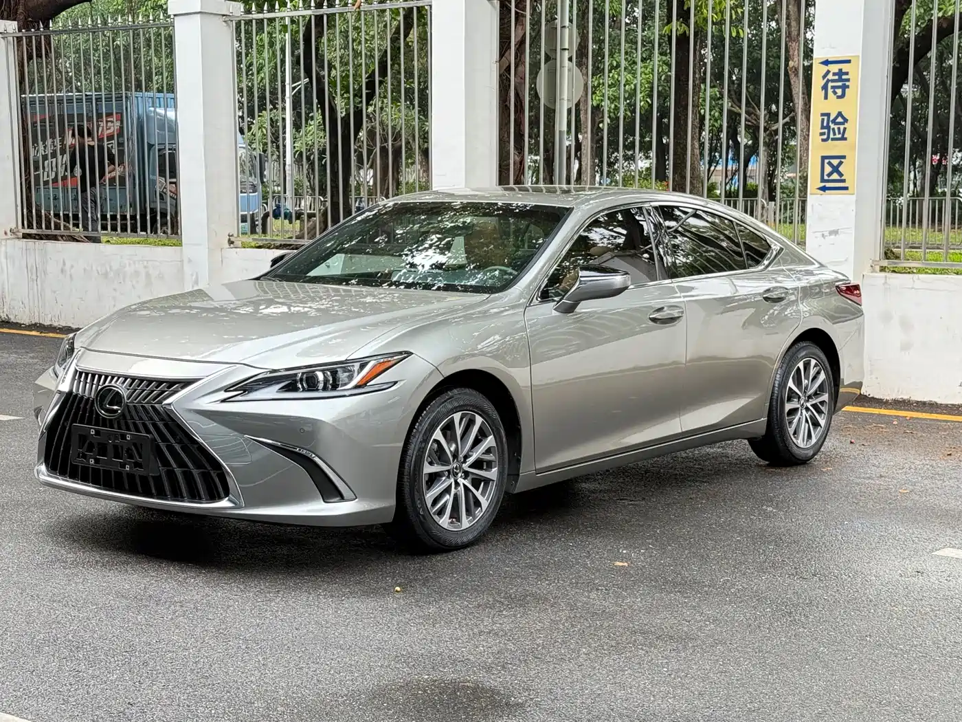 Lexus ES 2021 200 Excellence Edition фото 2