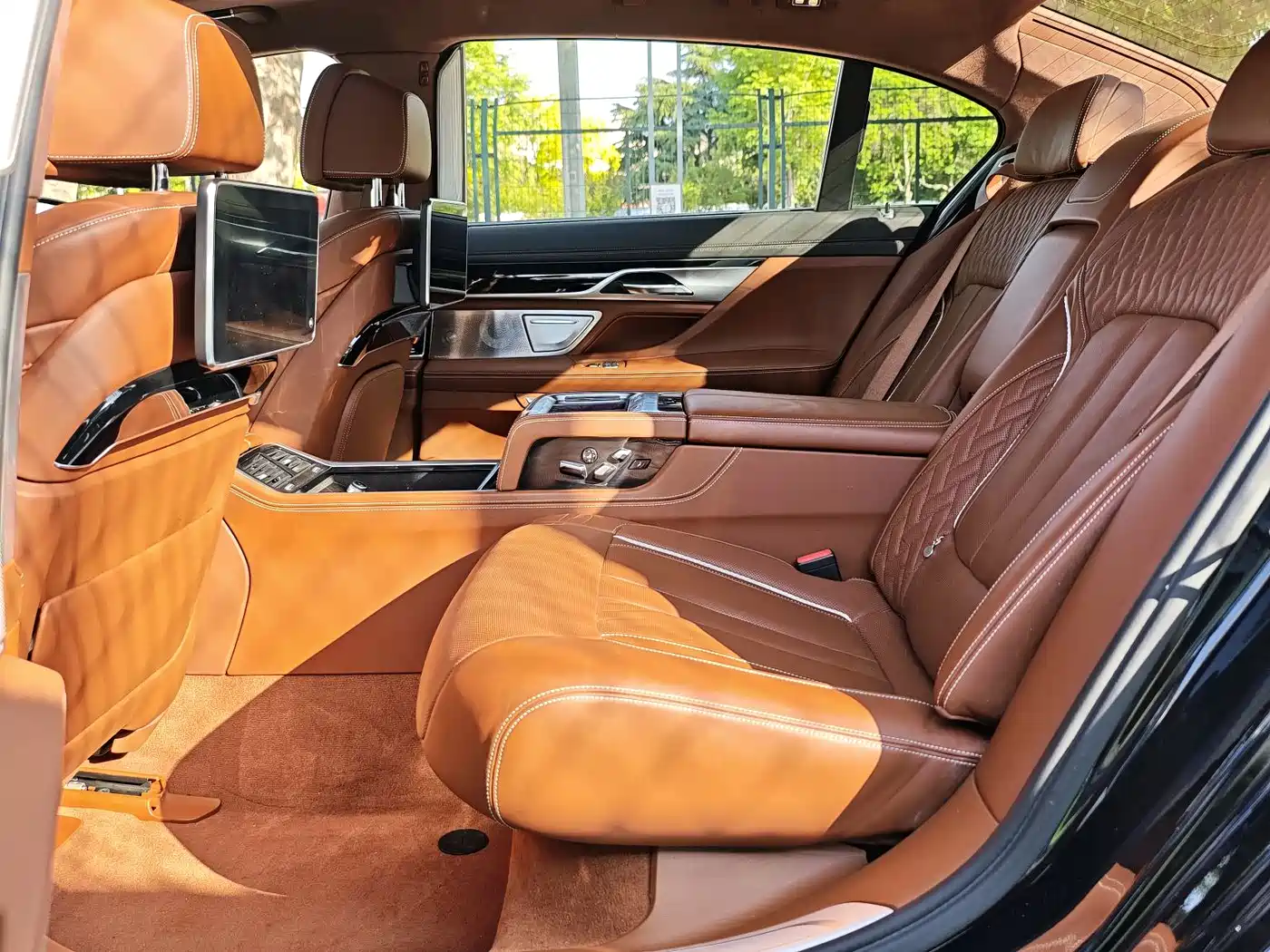 BMW 7 Series 2017 750Li xDrive Customized Edition (4-Seater) фото 18