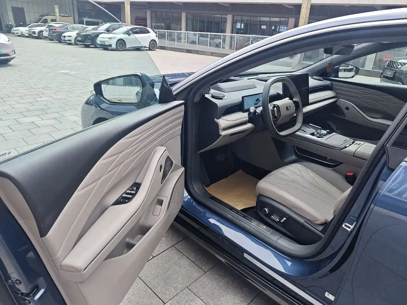 Geely Galaxy Galaxy Xingyao 8 2025 130km EM-P Starship Edition фото 17