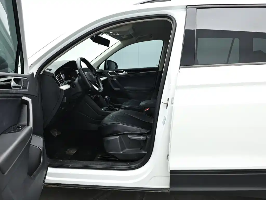 صورة 10 - Volkswagen Tiguan L