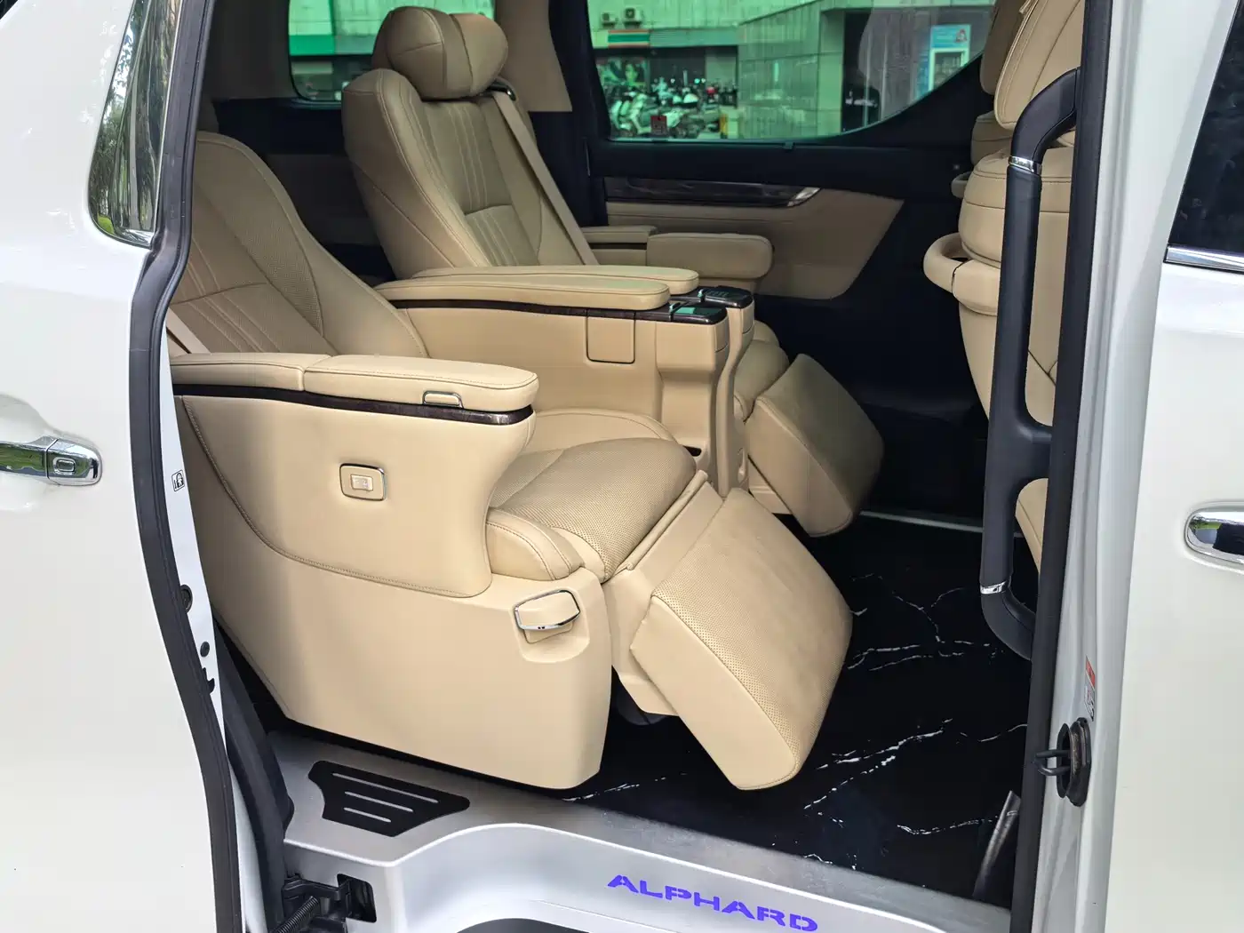 Toyota Alphard 2021 Hybrid 2.5L Premium фото 8