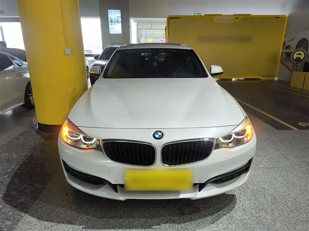 BMW 3 Series GT 2018 320i Fashion фото 3