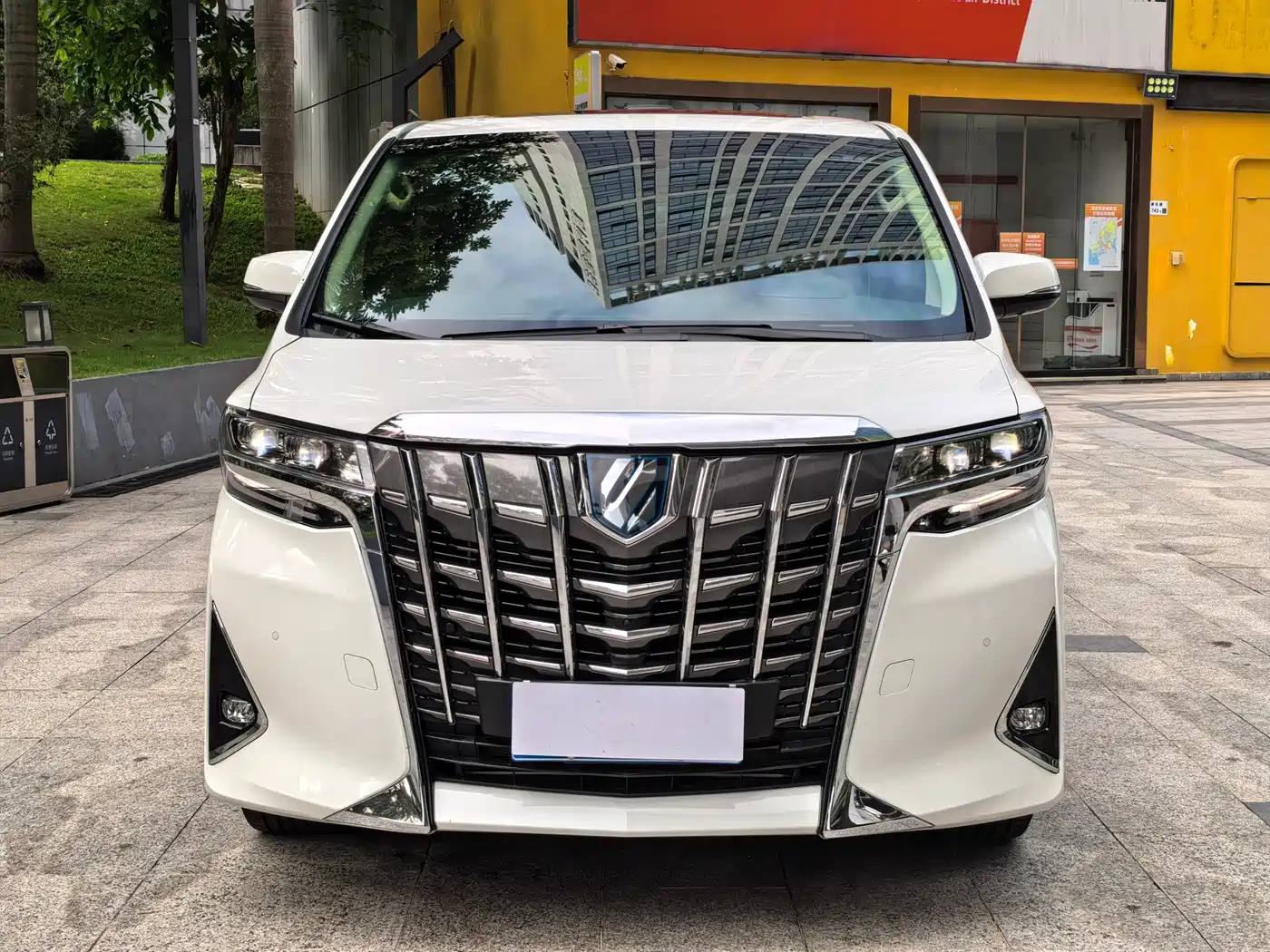 Toyota Alphard 2021 Hybrid 2.5L Premium фото 2