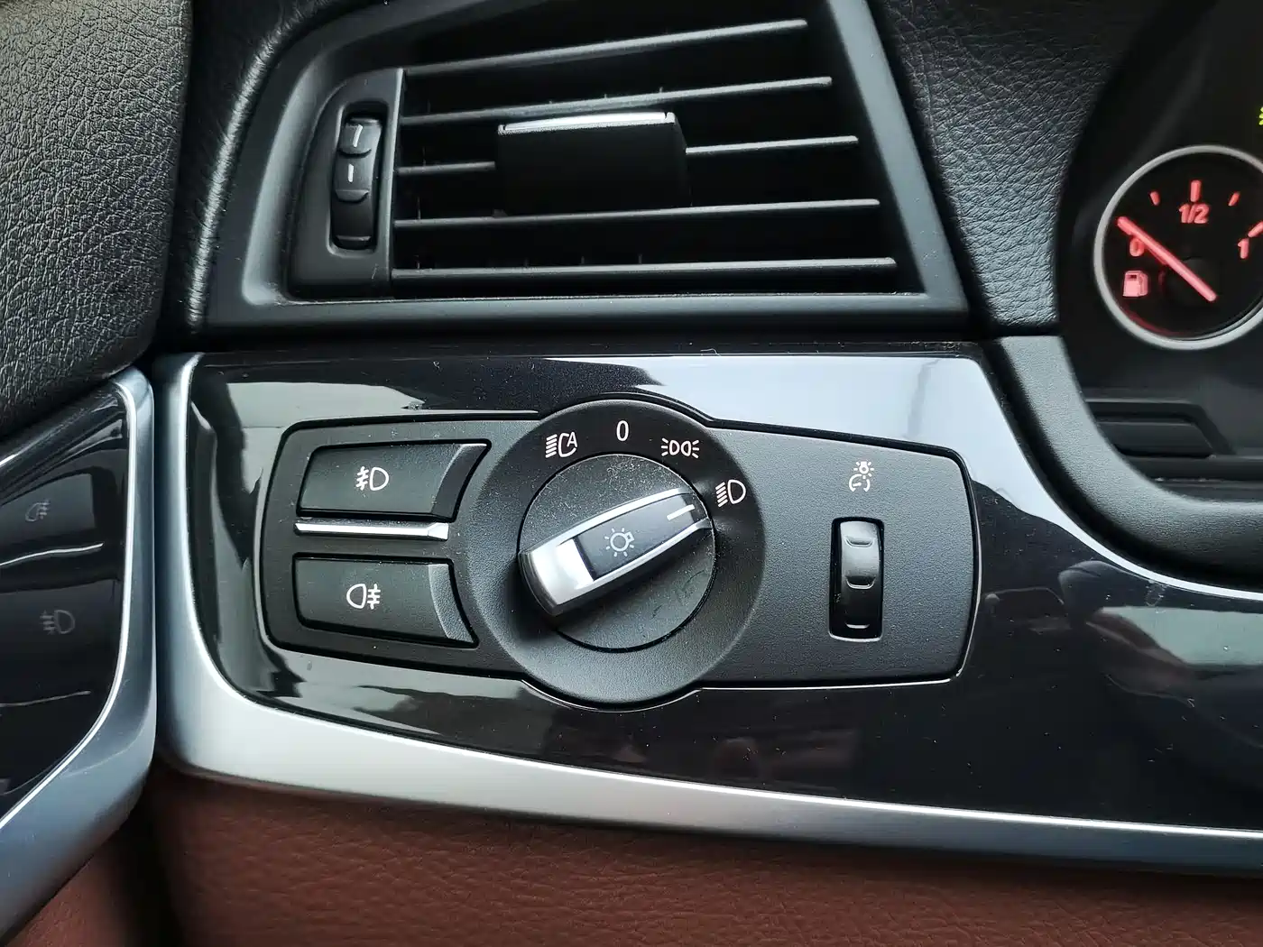 BMW 5 Series 2014 520Li Elegance фото 16