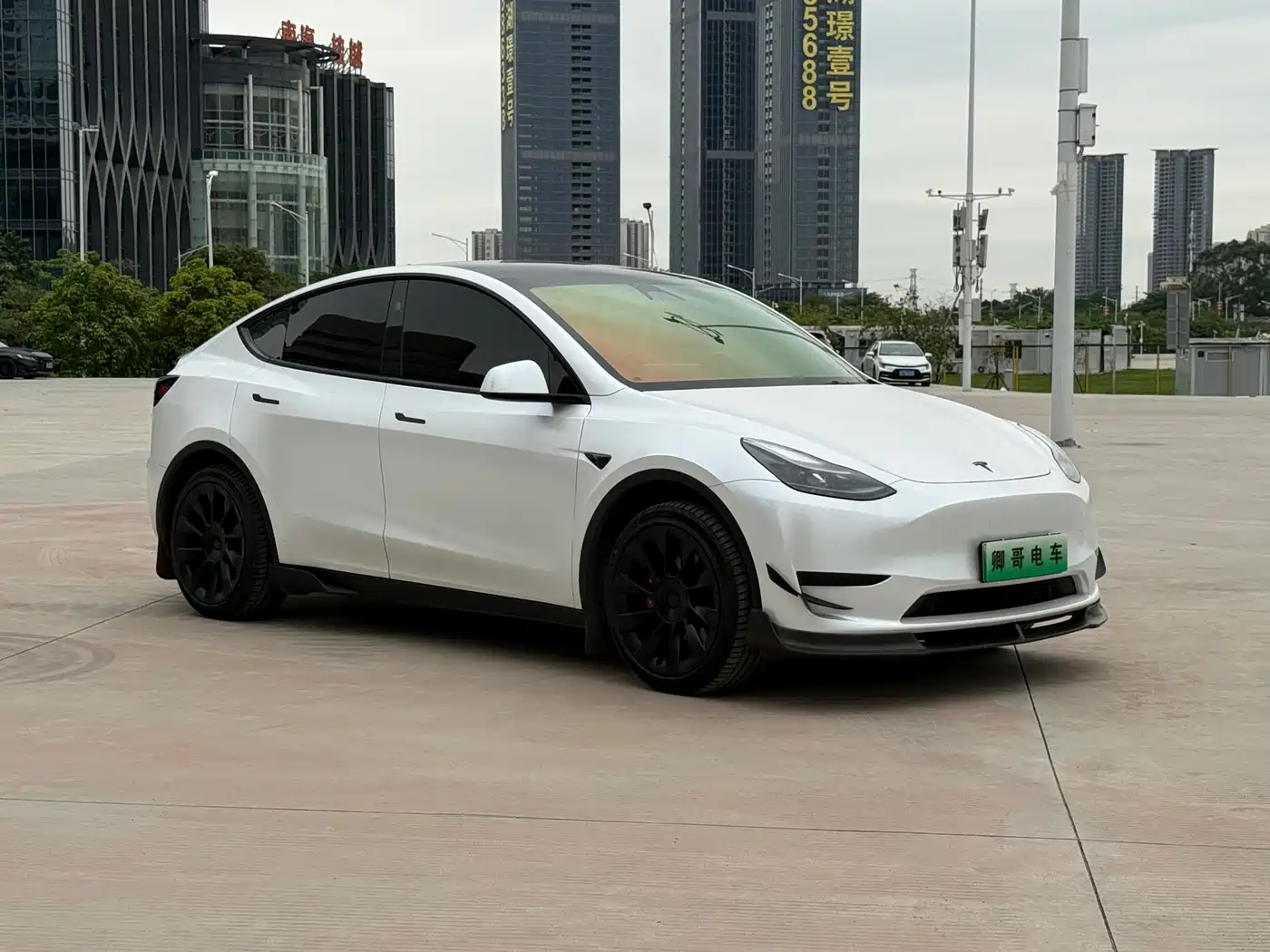 TESLA MODEL Y