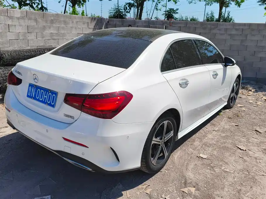 Mercedes-Benz A-Class 2023 A 200 L Fashion фото 2