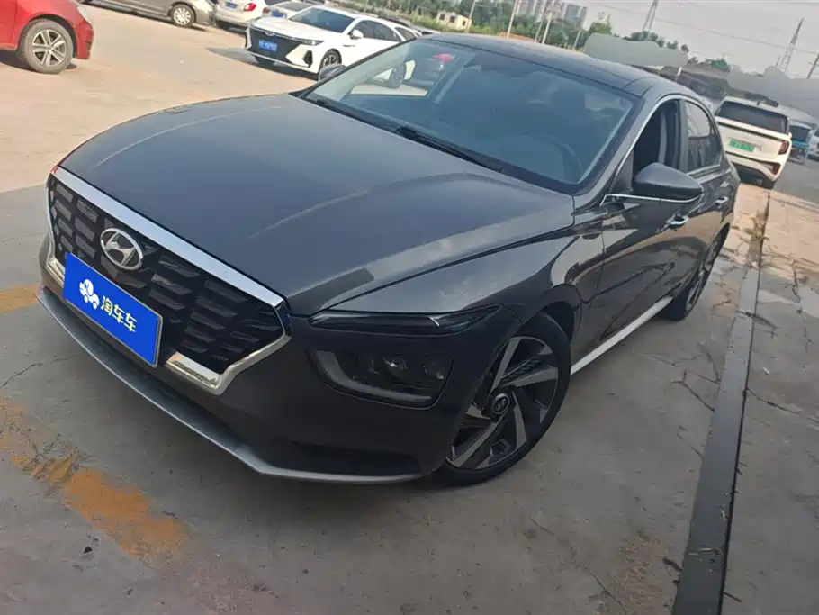 Hyundai Mistra 2021 1.8L CVT LUX Premium