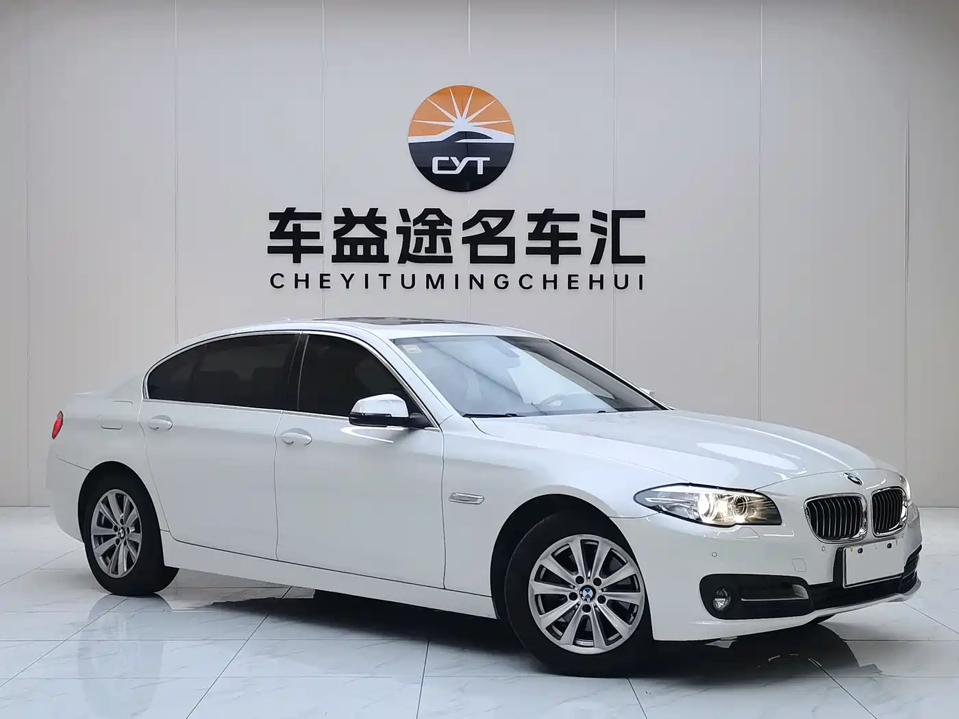 BMW 5 Series 2014 520Li Elegance фото 3