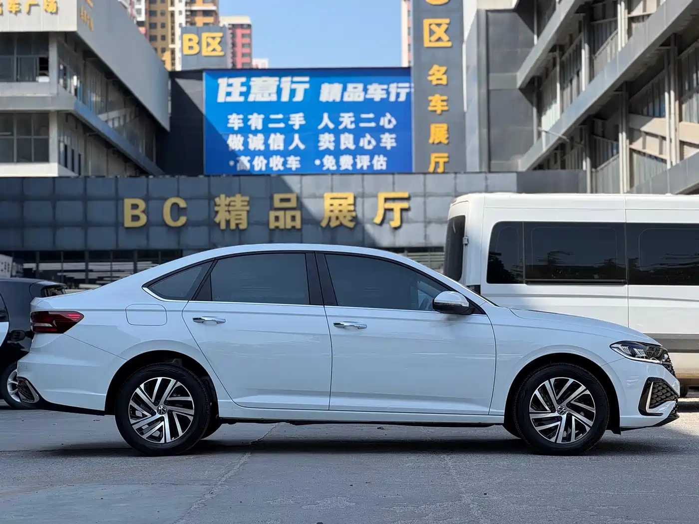 Volkswagen Lavida 2024 Model 1.5L Automatic Starlight 5 Million Edition фото 5
