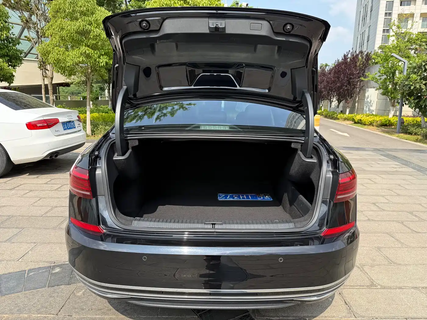 Volkswagen Passat 2022 330TSI Elite Edition фото 32