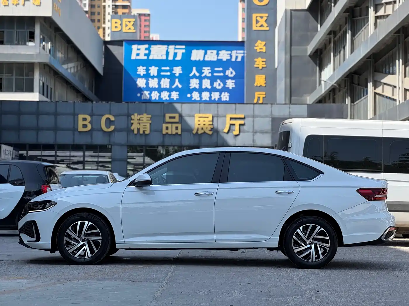 Volkswagen Lavida 2024 Model 1.5L Automatic Starlight 5 Million Edition фото 4