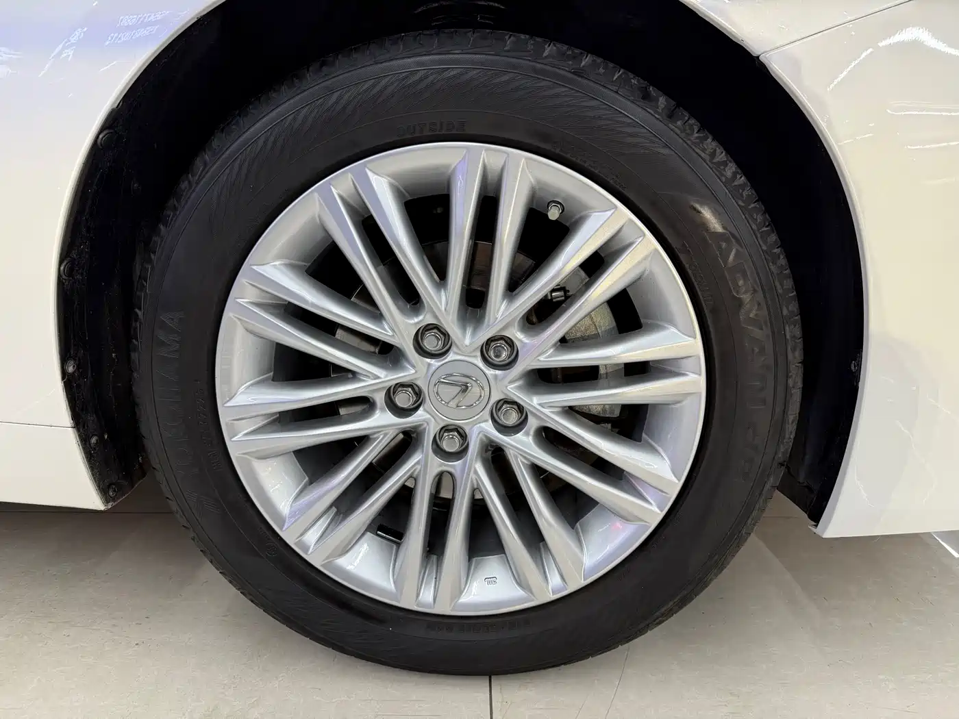 Lexus ES 2015 250 Elegance Edition фото 17