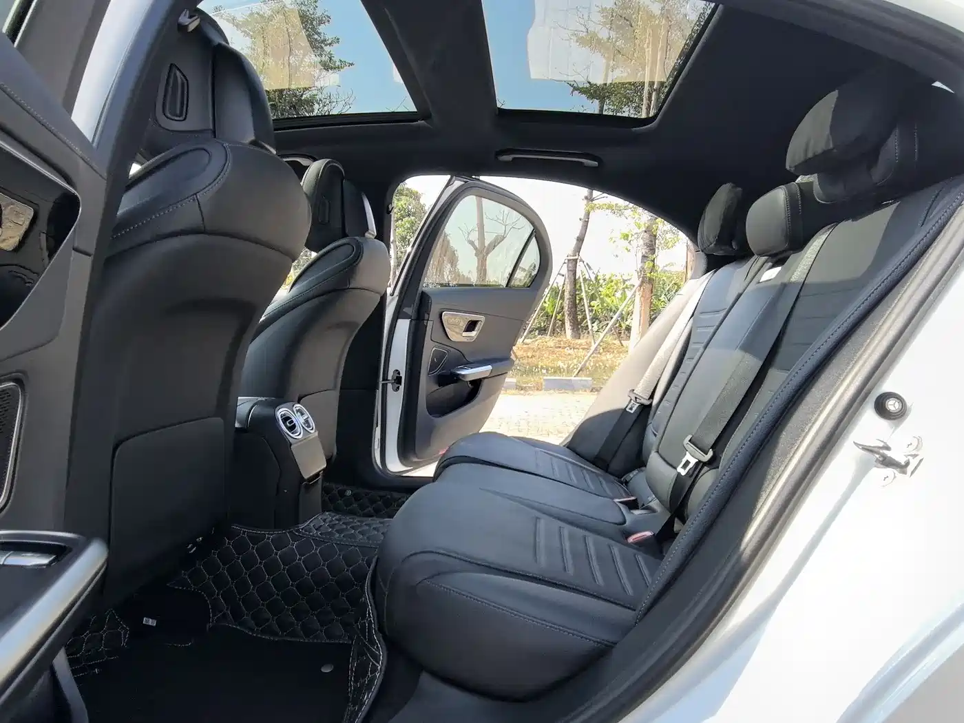 Mercedes-Benz C-Class 2023 Facelift C 260 L Sport Edition фото 16