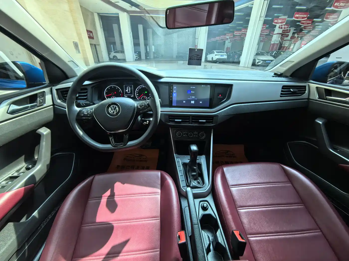 VOLKSWAGEN POLO