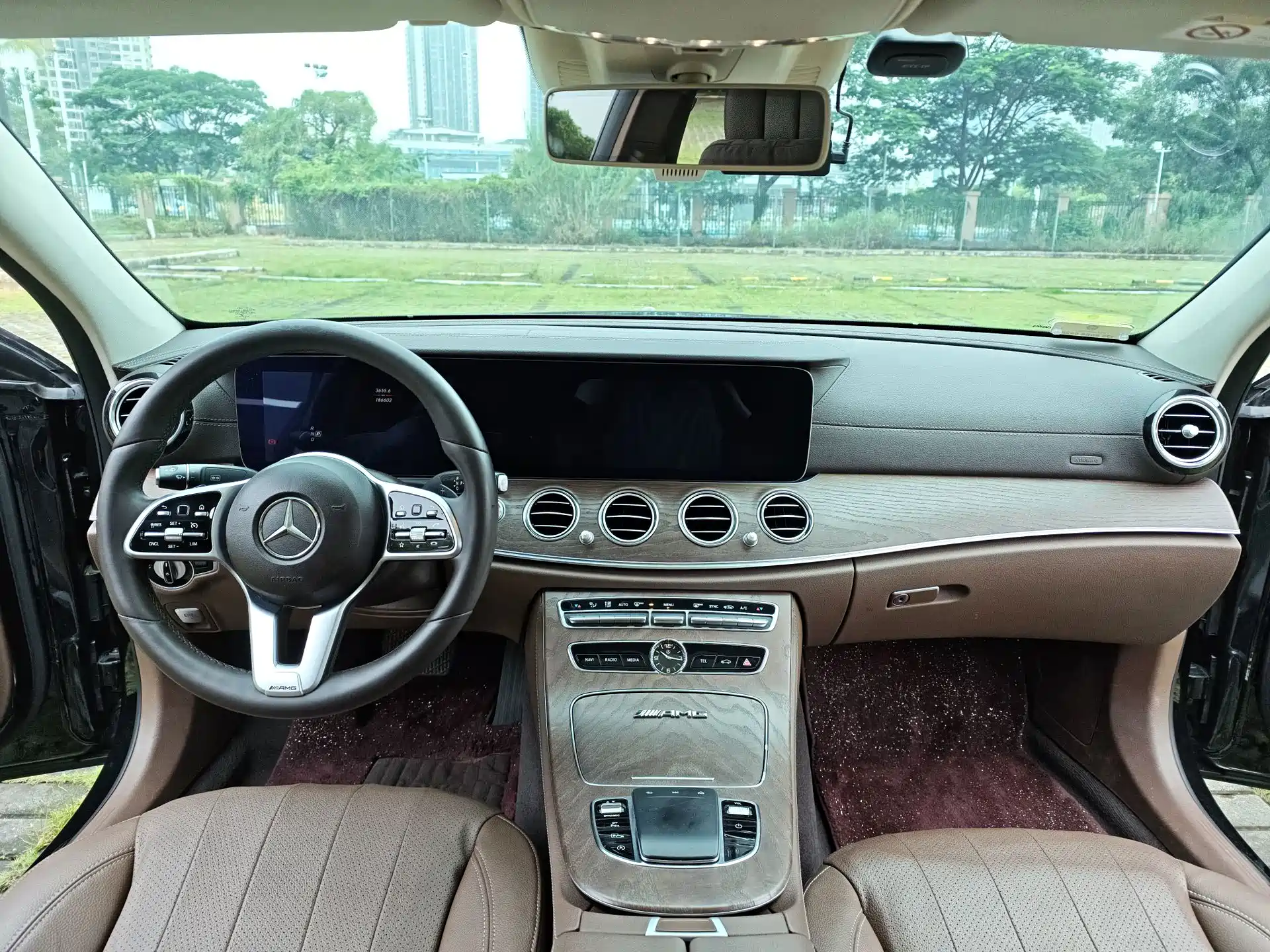 Photo 12 - Mercedes-Benz E-Class