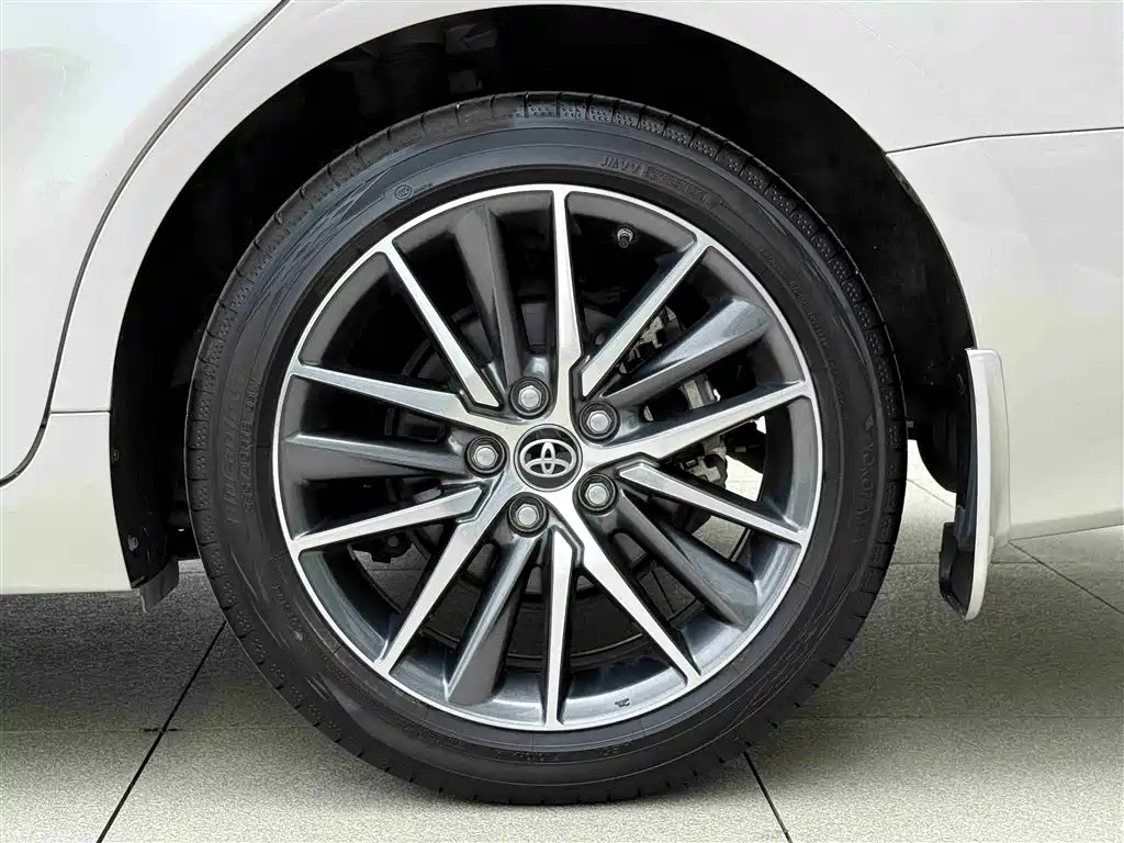 Toyota Camry 2023 2.5G Luxury Edition фото 13