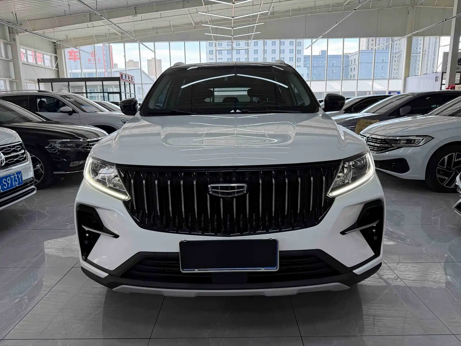 Photo 2 - Geely Emgrand X6