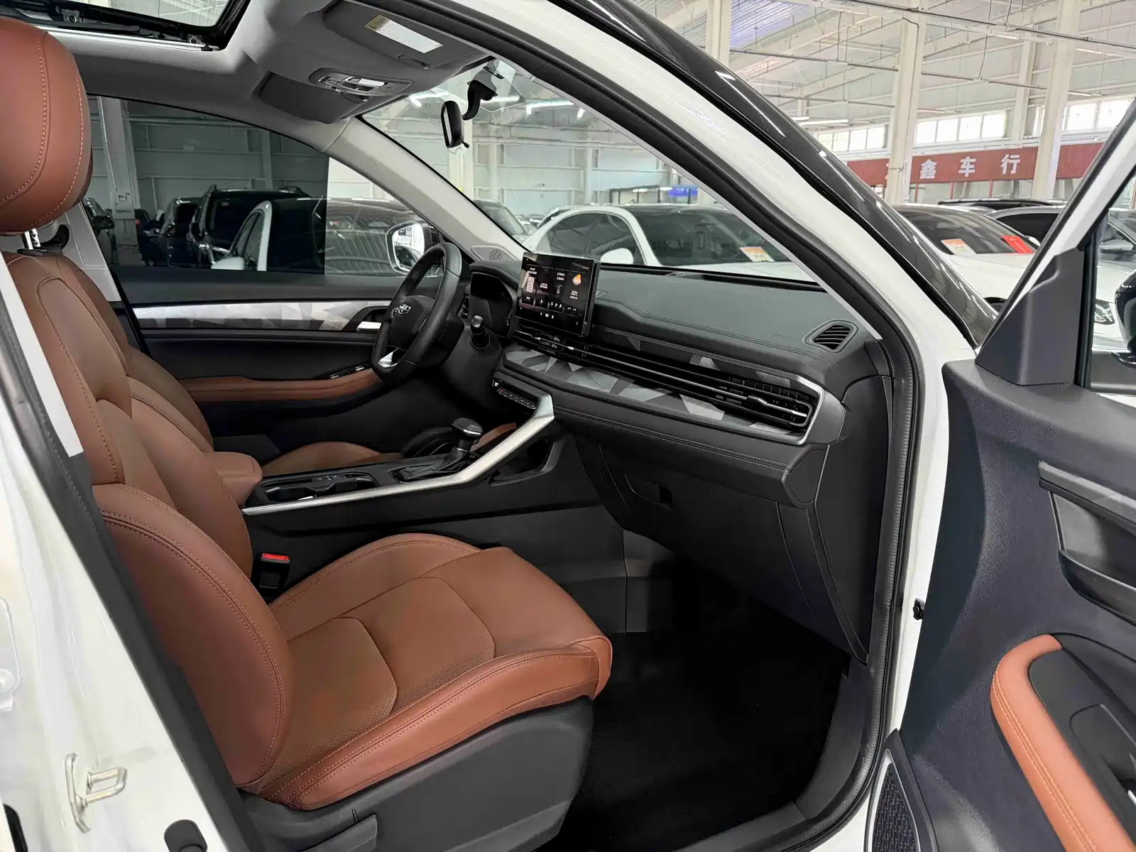 Photo 16 - Geely Emgrand X6