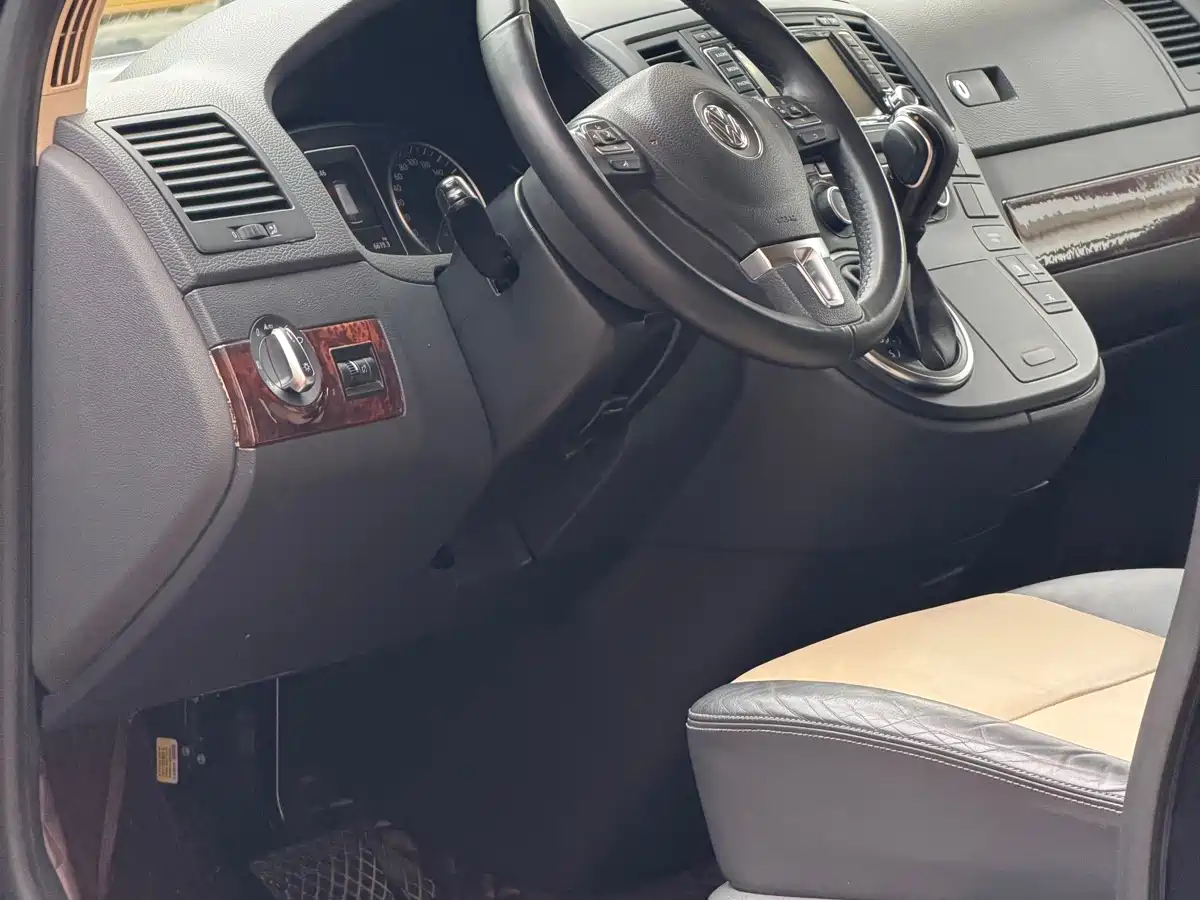 Volkswagen Multivan 2015 2.0TSI AWD 65th Anniversary Limited Edition фото 7
