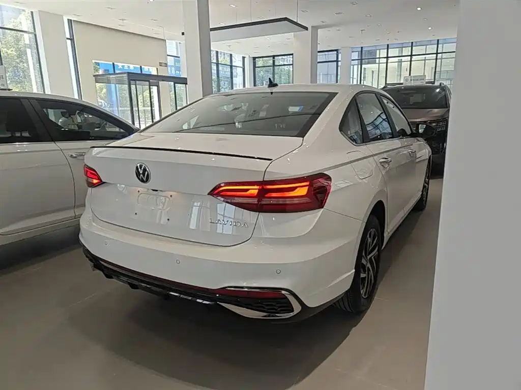 Volkswagen Lavida 2024 Model 300TSI DSG Starlight Leading Edition фото 7