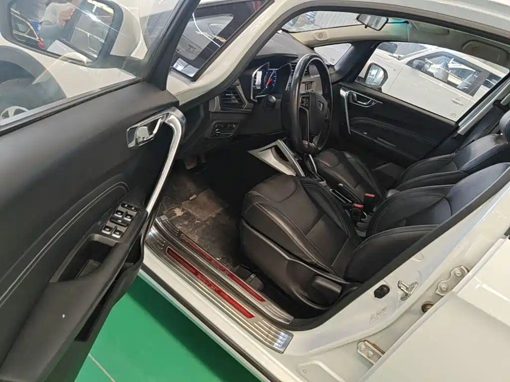 Фото 16 - Geely Vision X3