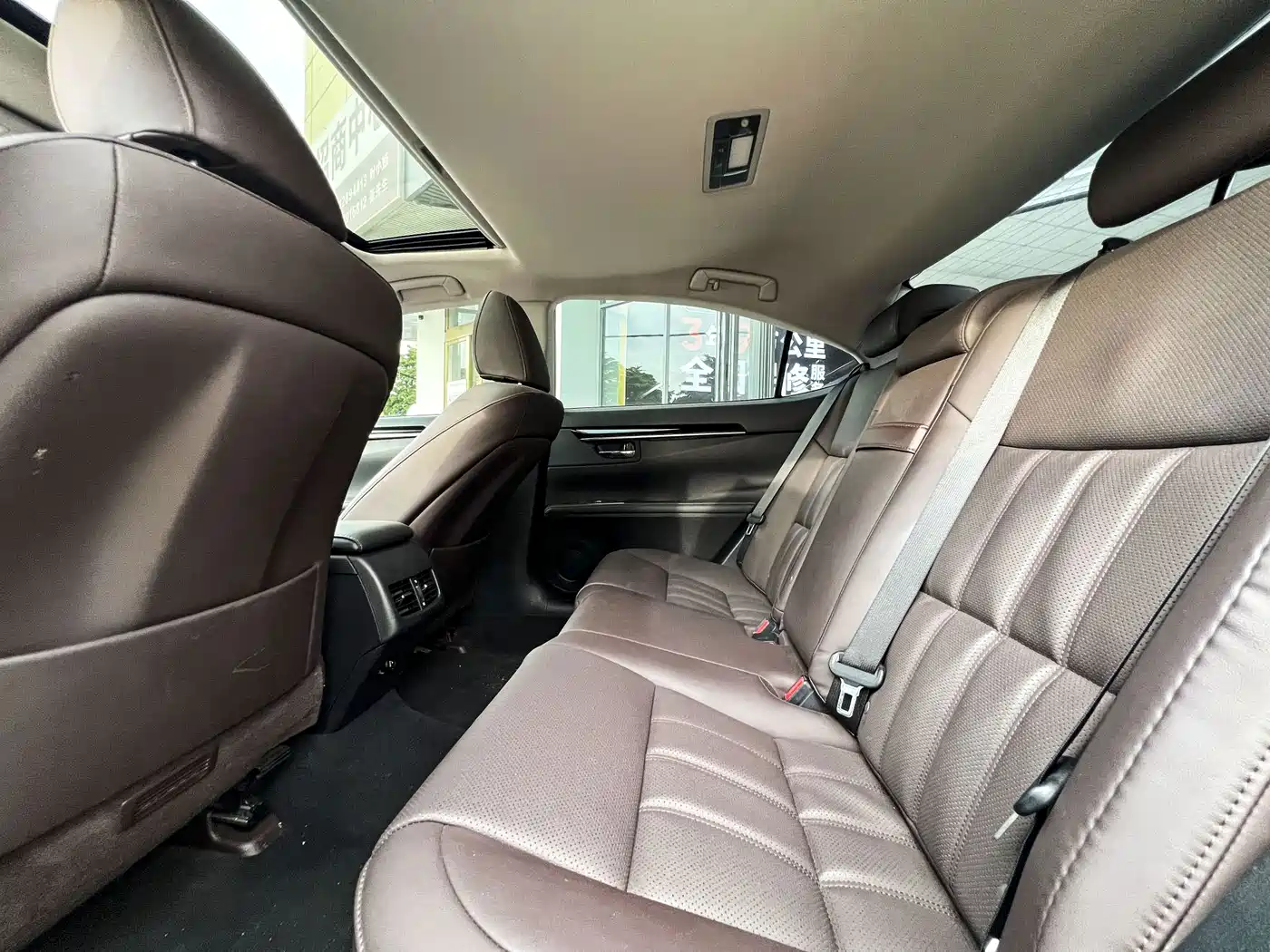 Фото 9 - Lexus ES