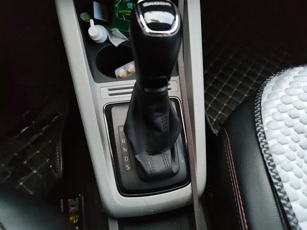 Škoda Fabia 2016 1.4L Automatic Car Enjoy Edition фото 14