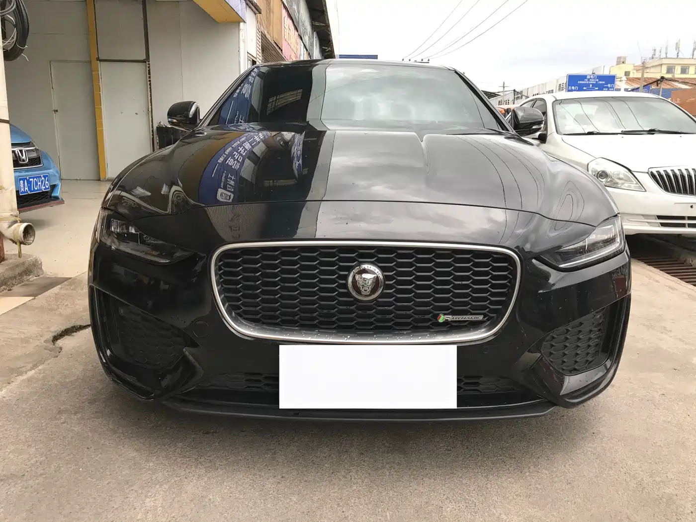 Фото 2 - Jaguar XEL