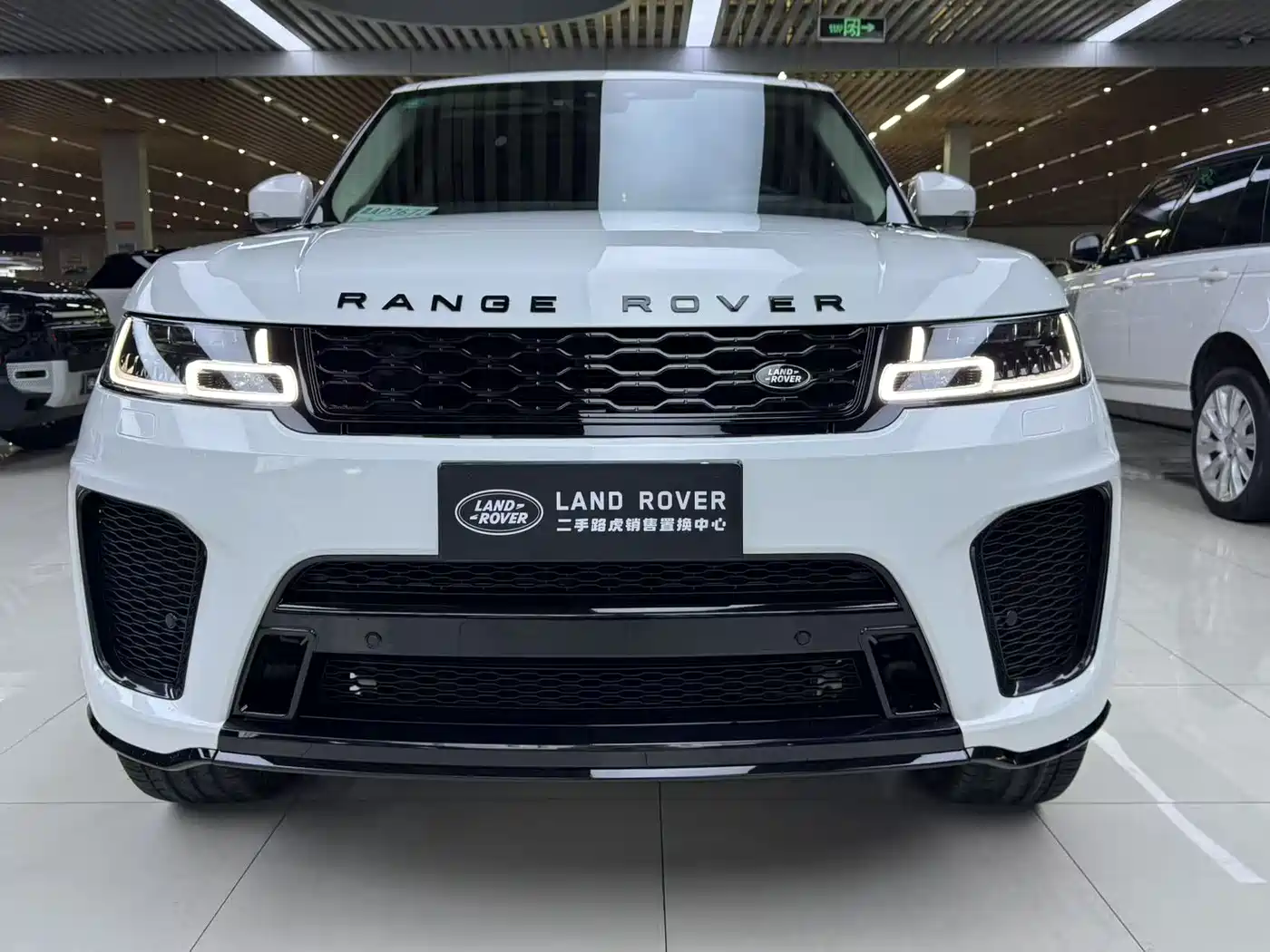 Land Rover Range Rover Sport 2017 3.0 SC V6 SE фото 3