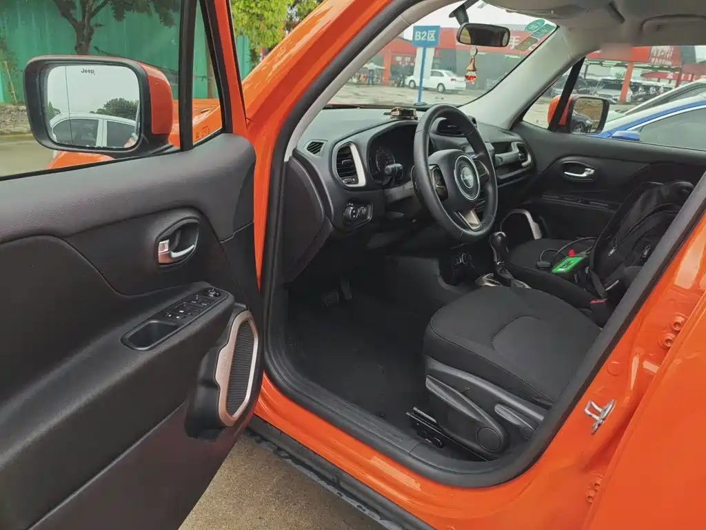 Jeep Renegade 2018 2017 180T Automatic Kinetic Edition+