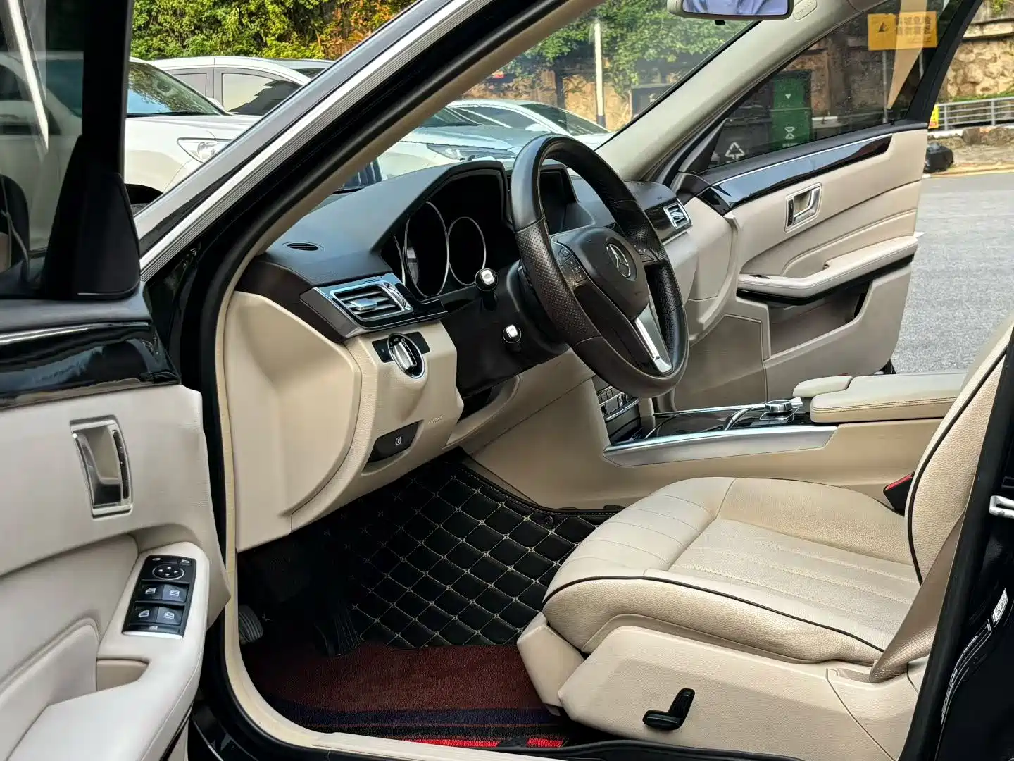 Photo 5 - Mercedes-Benz E-Class