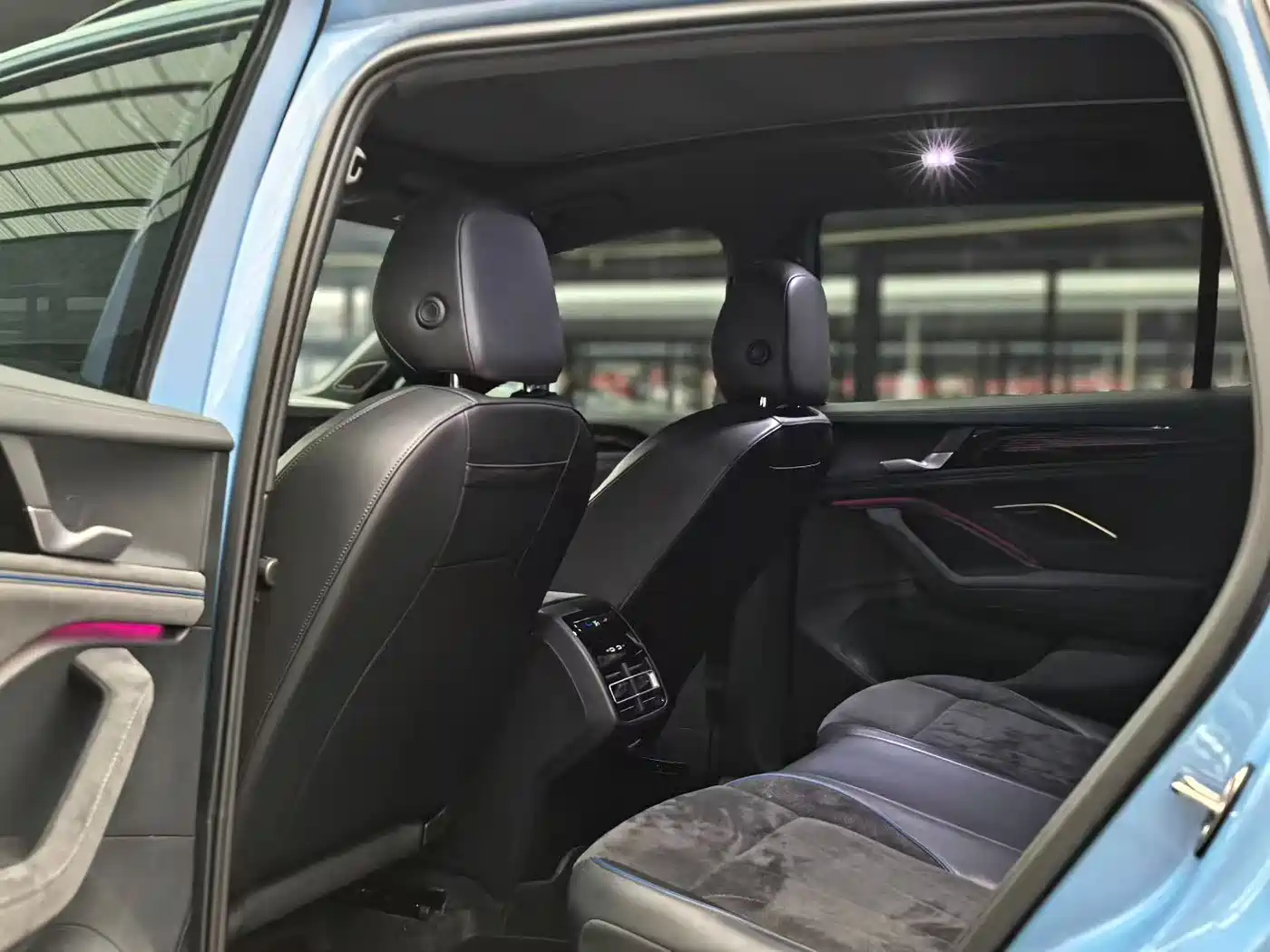 Volkswagen Tiguan L 2024 PRO 380TSI 4WD R-Line Premium Edition фото 7