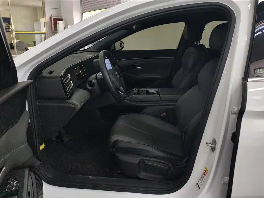 BYD Qin L 2024 DM-i 80KM Leading Edition фото 9