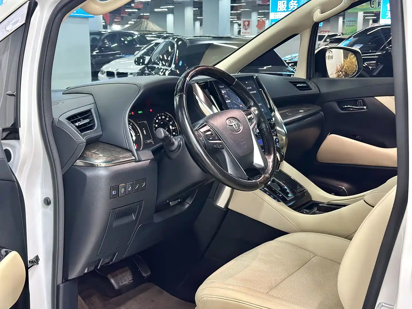 Toyota Vellfire 2021 Crown Hybrid 2.5L HV Premium Edition фото 5