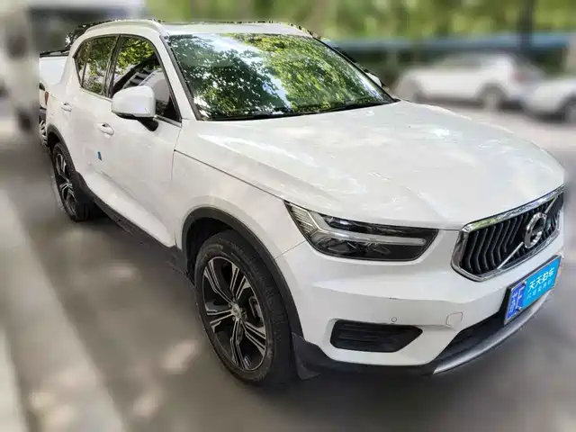 Volvo XC40 2022 Model T4 AWD Smart Vision Luxury Edition — фото 3