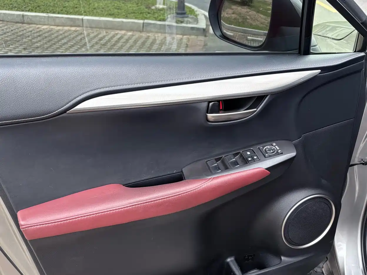 Lexus NX 2015 300h FWD Luxury фото 12